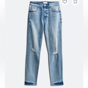 STUDIO BLUE
Tobi High Rise Mom Jean